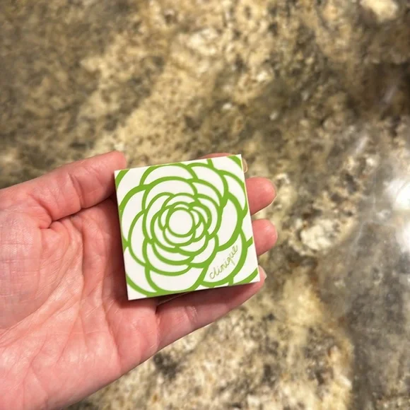 Clinique “iced lotus” blush - Picture 4 of 5